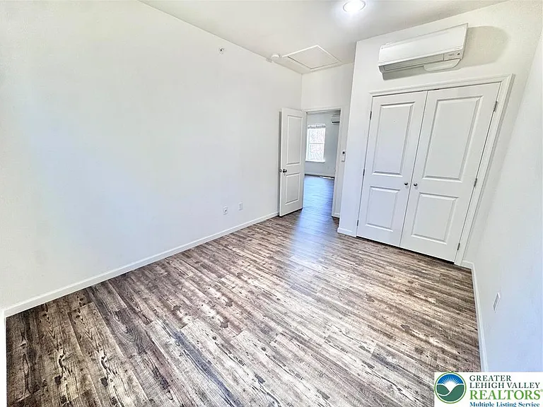 315 E Stone Aly #3 — Photo 13