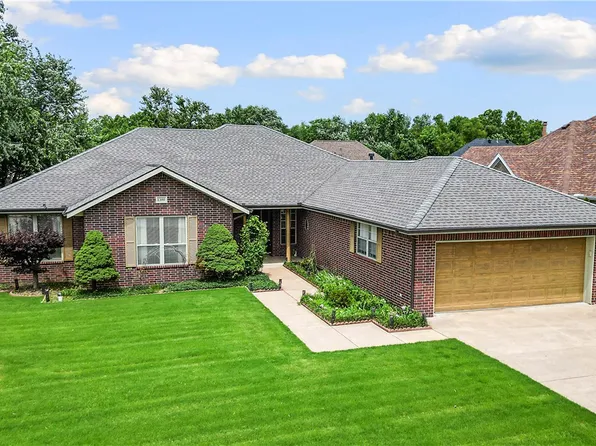 1300 N Oriole Ave, Rogers, AR 72756