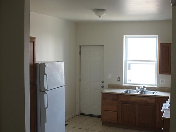 Kitchen/Dining Room 2