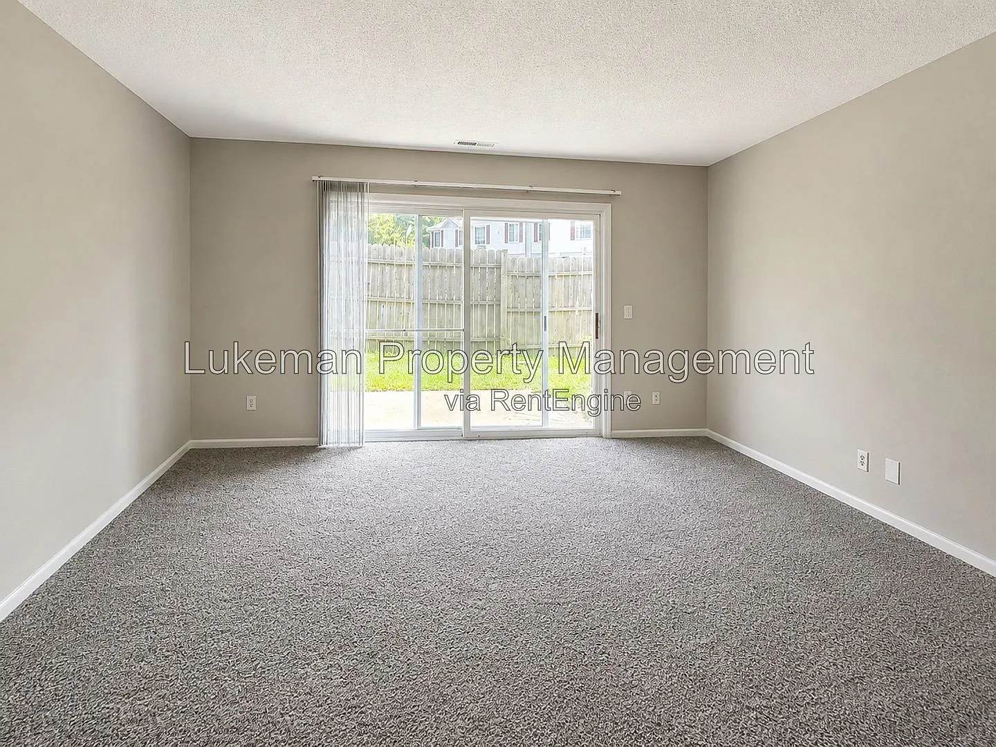 2 bed, 1.5 bath, 884 sqft, $1,050 — Photo 4