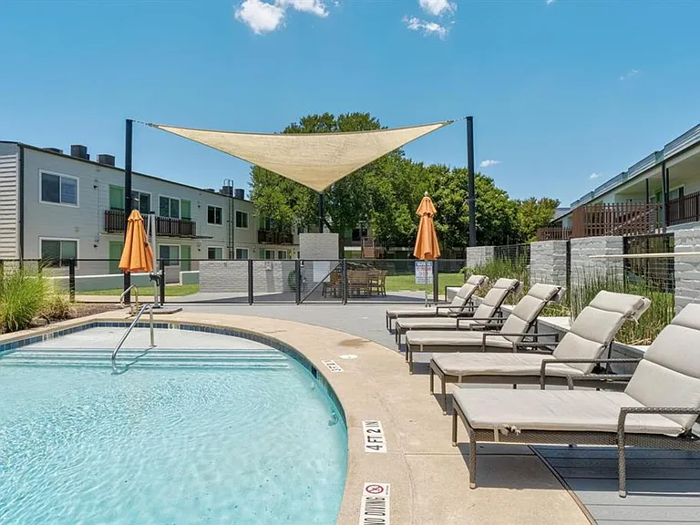 2200 Dickson Dr #218 — Photo 26