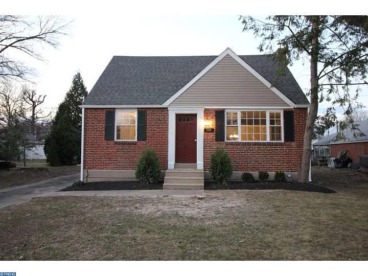 604 Topsfield Rd photo 1