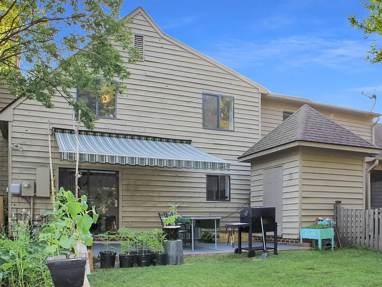1057 Highlands Dr — Photo 24