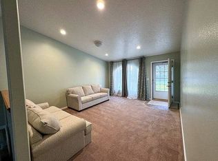 3750 E Meadowbrook Cir, Ammon, ID 83406