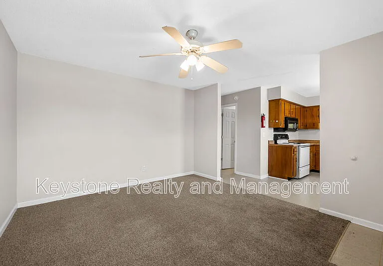 1375 Thompsonville Ln #3 — Photo 4
