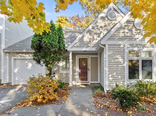 5 Greenwich Ln #5, Avon, CT 06001