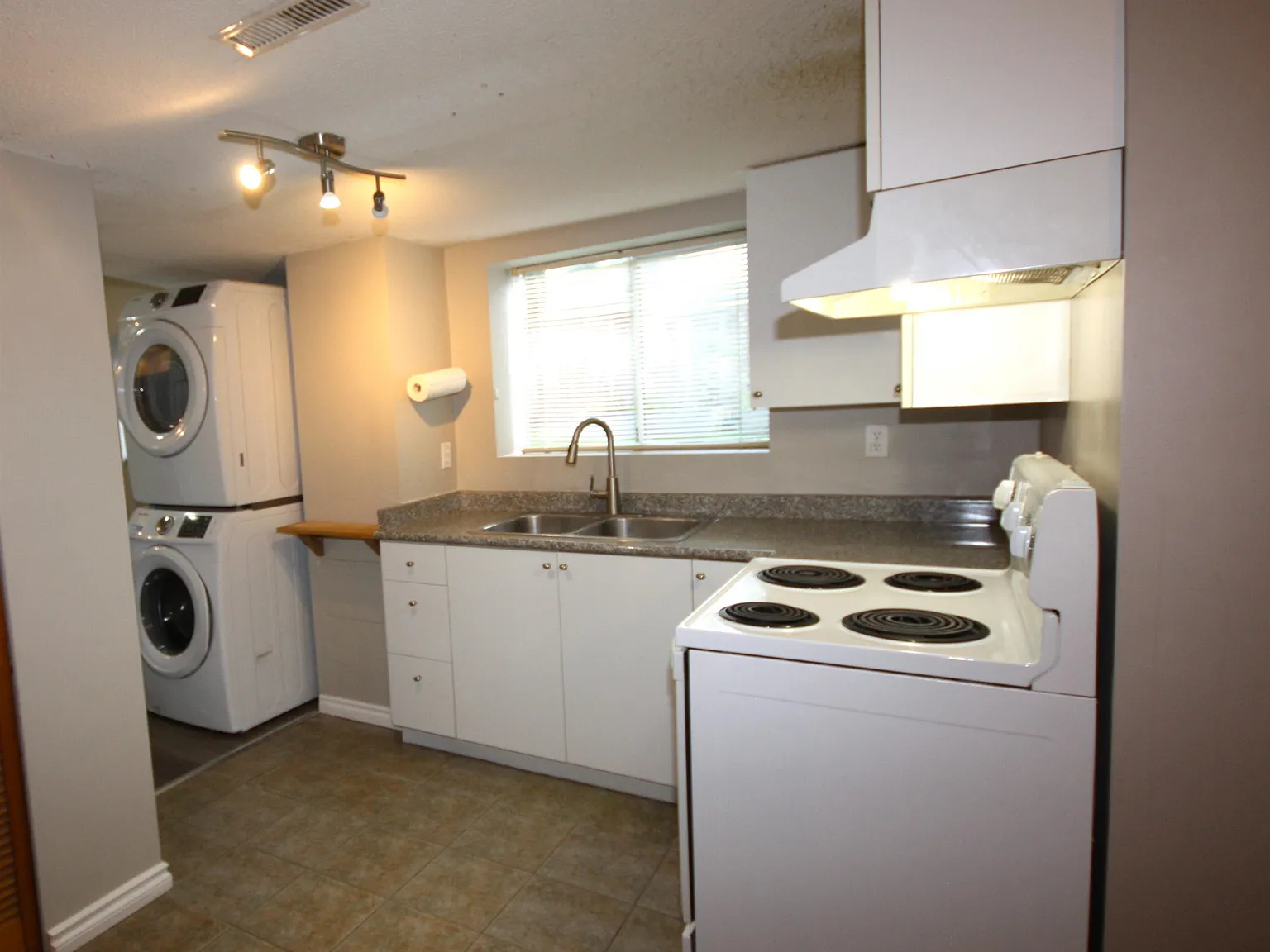 2 bed, 900 sqft, $2,350 — Photo 3