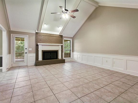 3rd image of 571 Bradford Dr