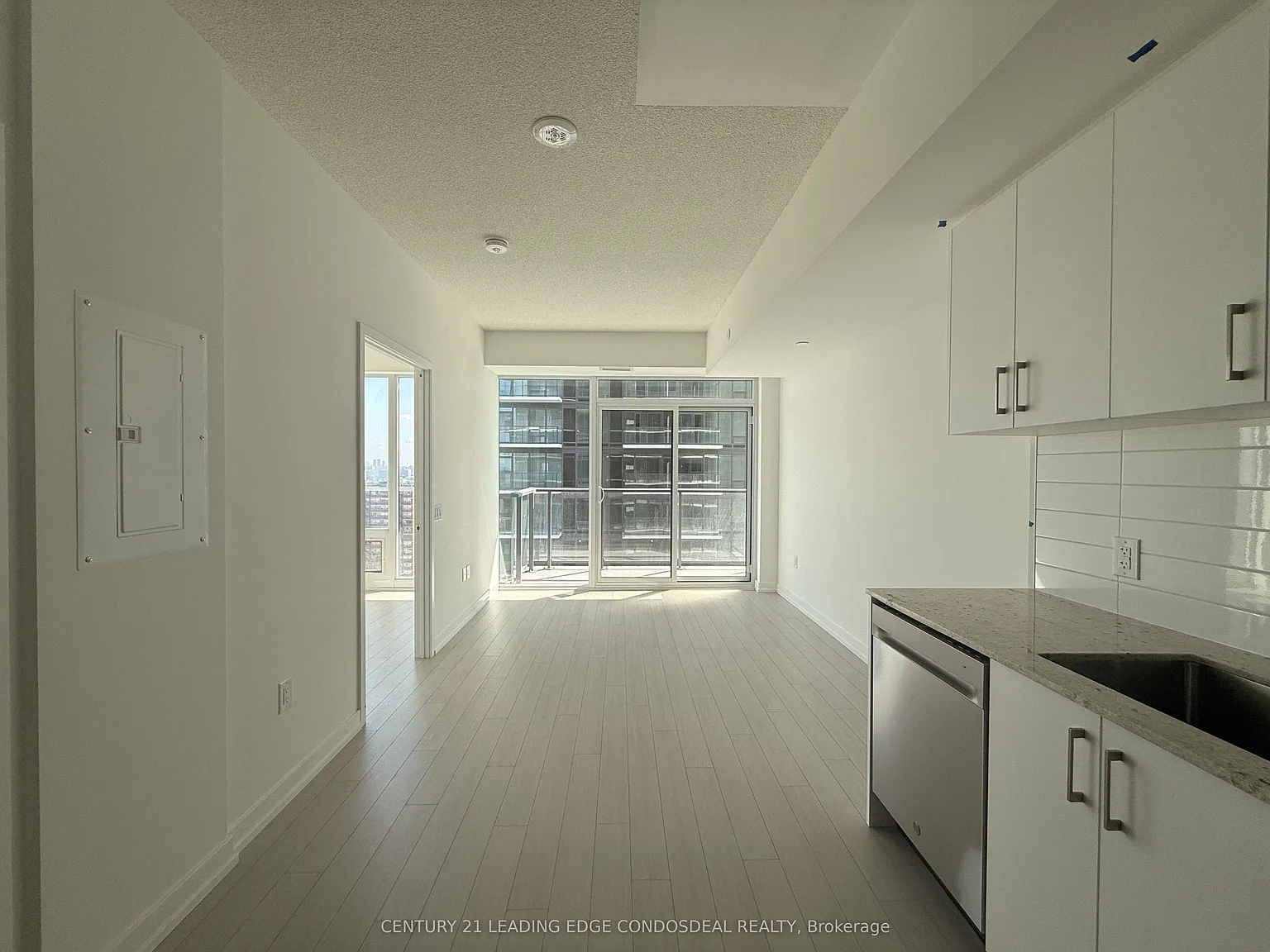 Notting Hill Condos — Photo 3