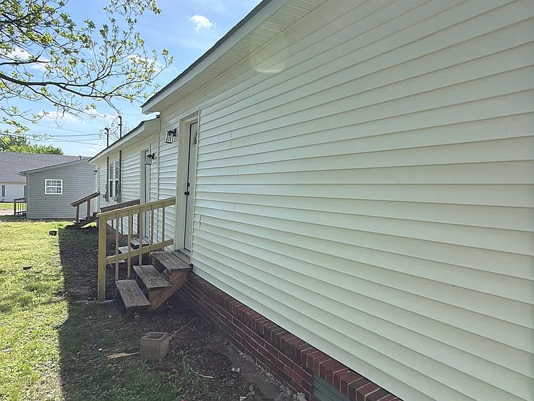 125 E Jefferson St — Photo 2