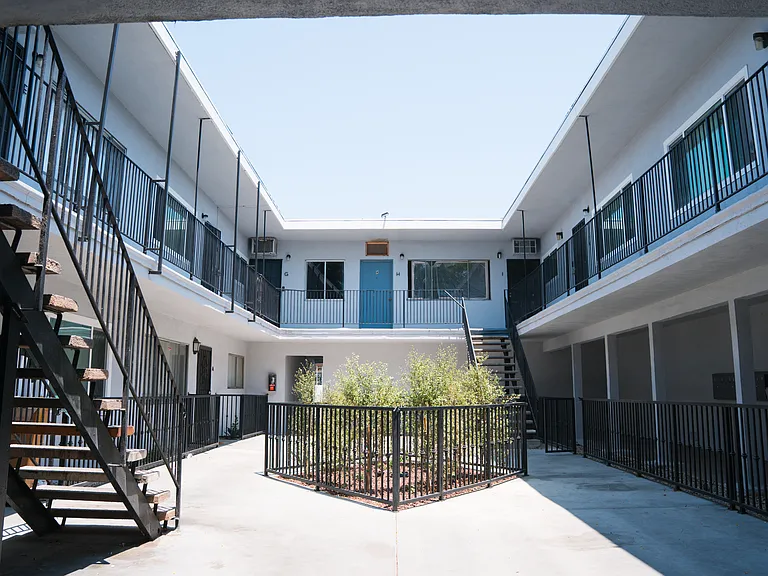 10374 Long Beach Blvd #H — Photo 4