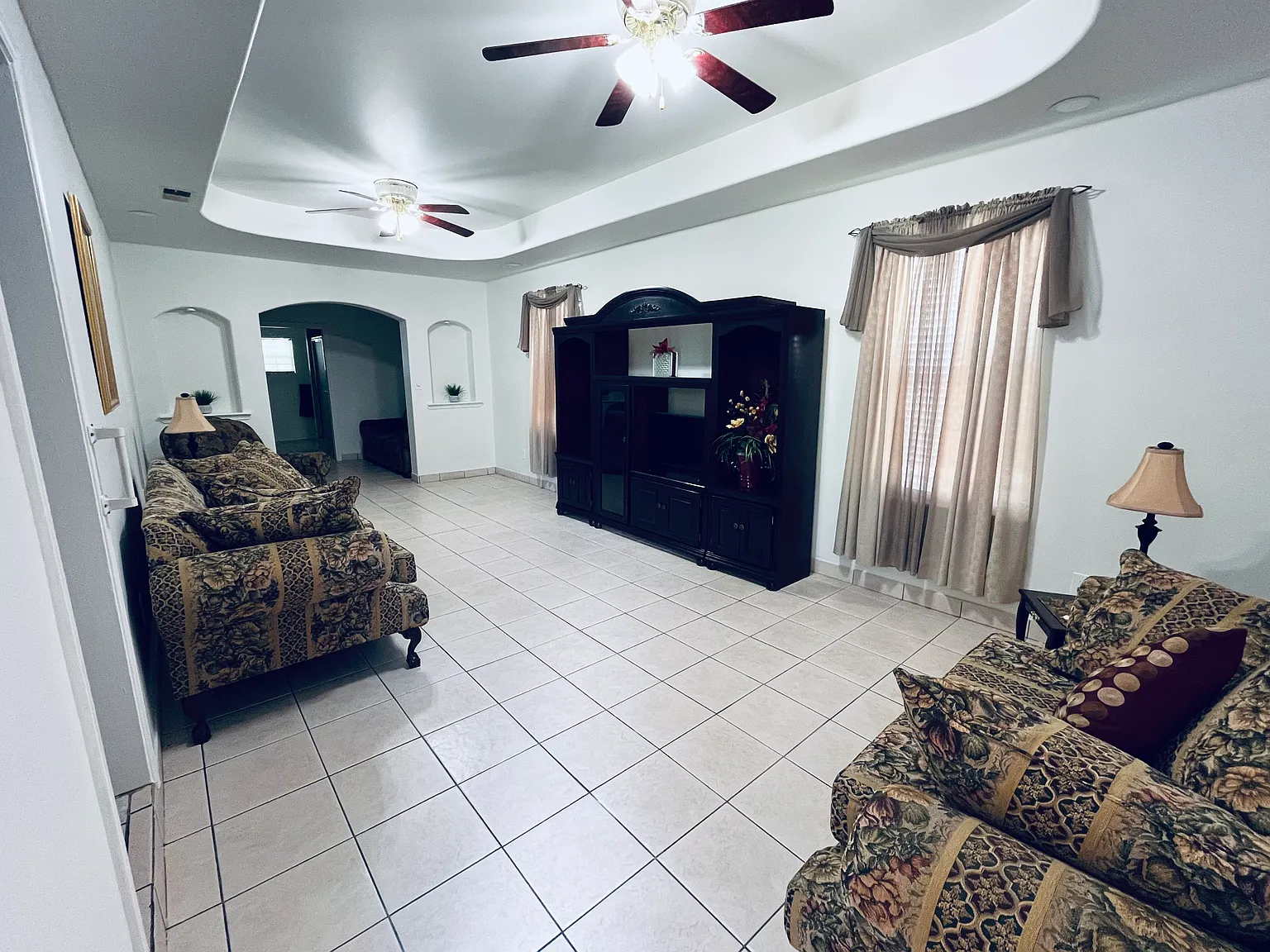 2 bed, 1200 sqft, $2,000 — Photo 3