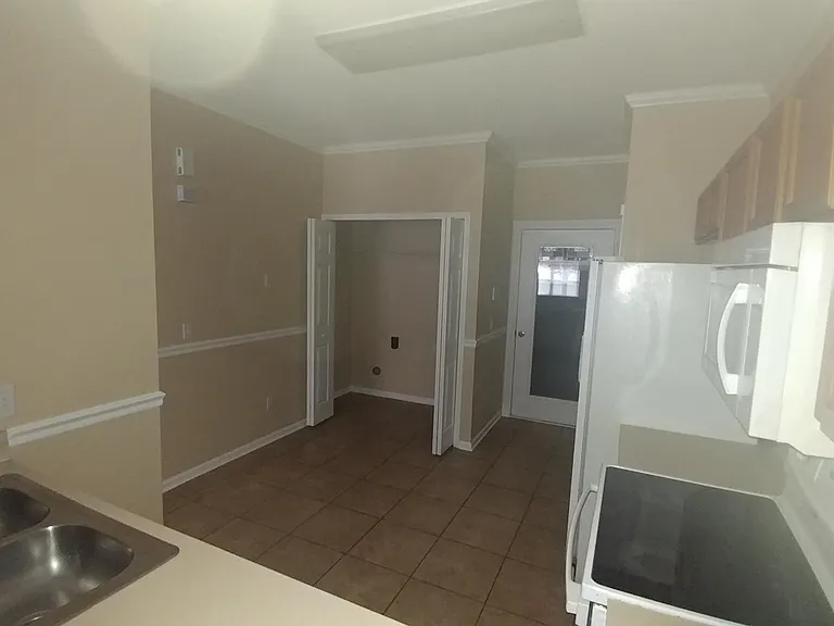 1106 Southern Mill Ct — Photo 4