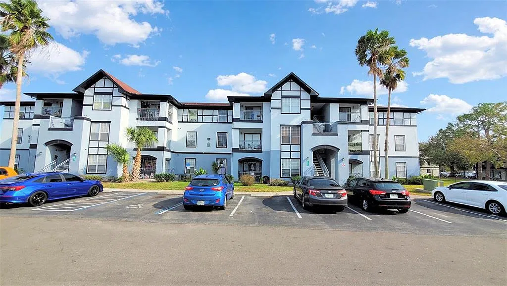 1 bed, 1.0 bath, 768 sqft, $1,249 — Photo 1