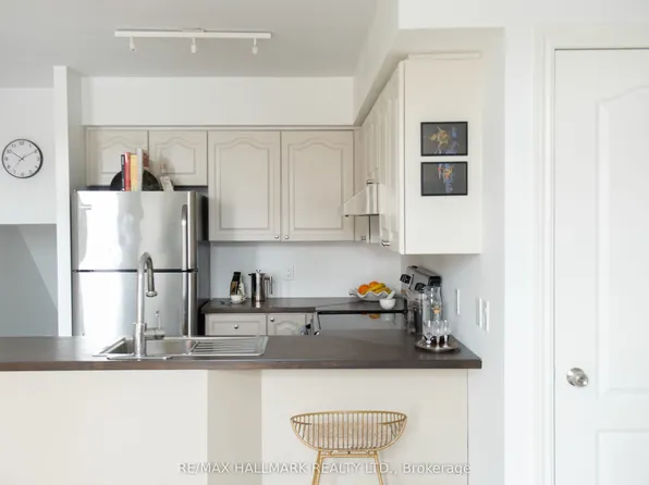 27 Sudbury St, Toronto, ON M6J 3W6