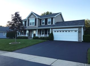 316 Wooded Knoll Dr, Cary, IL 60013