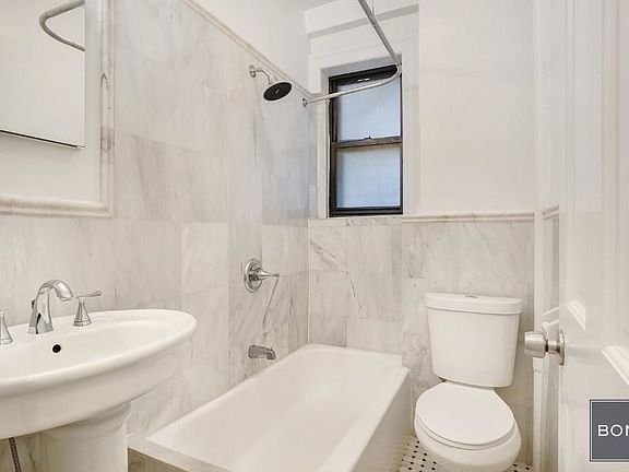 5th image of 245 W 51st St #601B