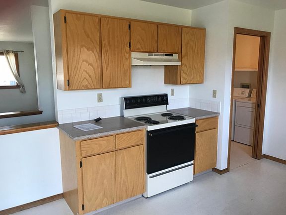 331 Kitchen / Laundry