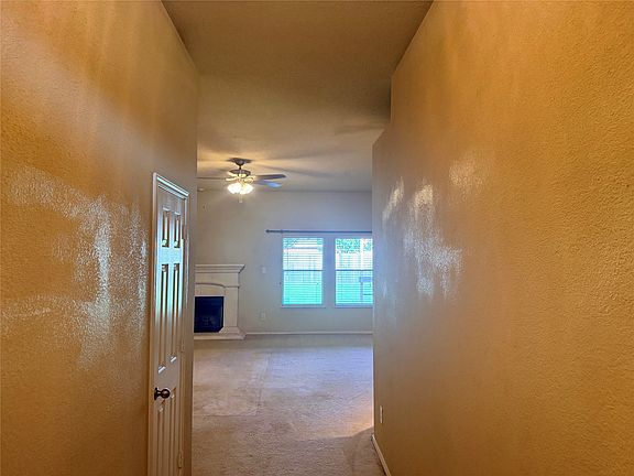 3rd image of 1100 Linden Dr