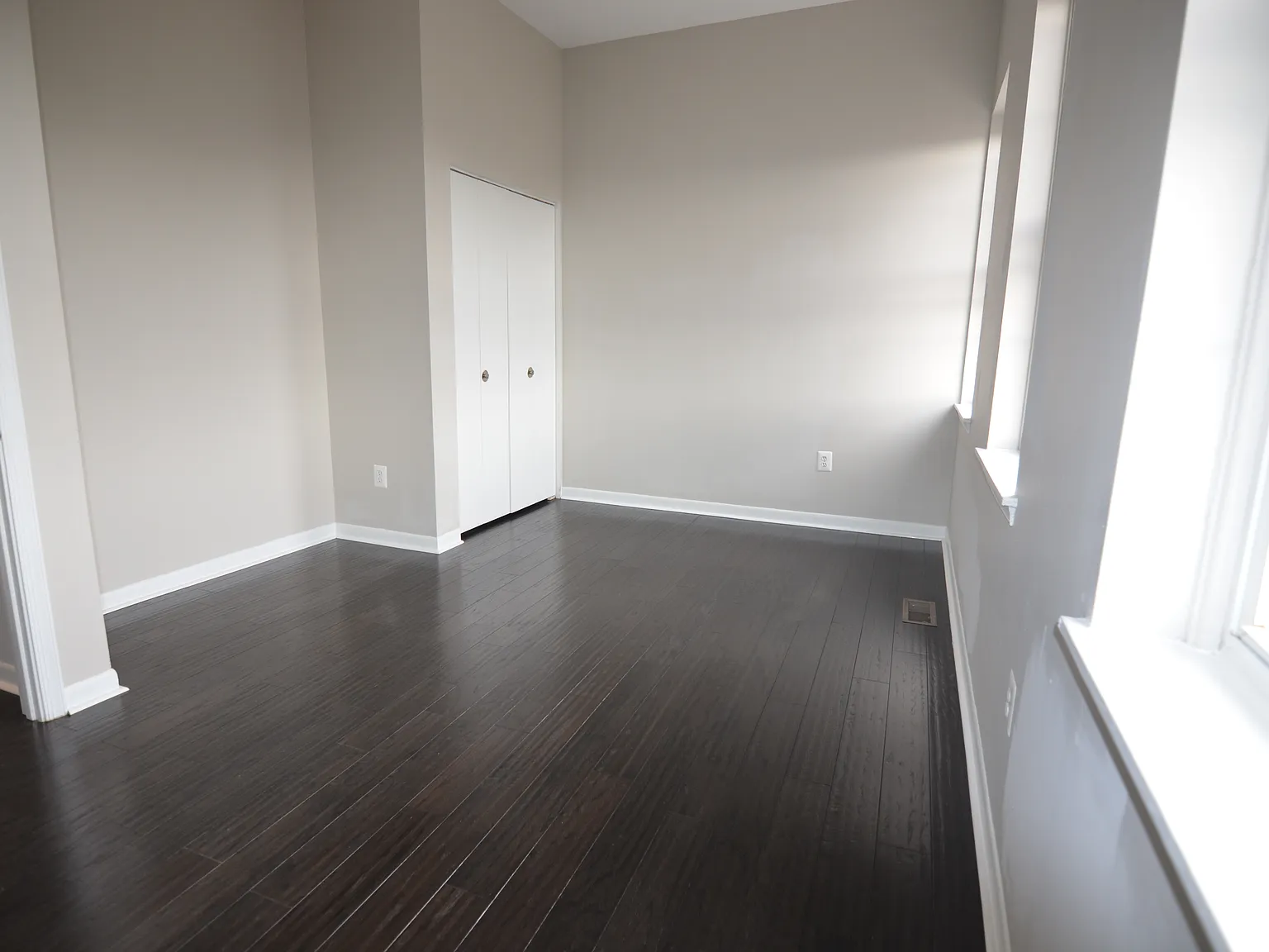Ragtime Condominiums — Photo 3