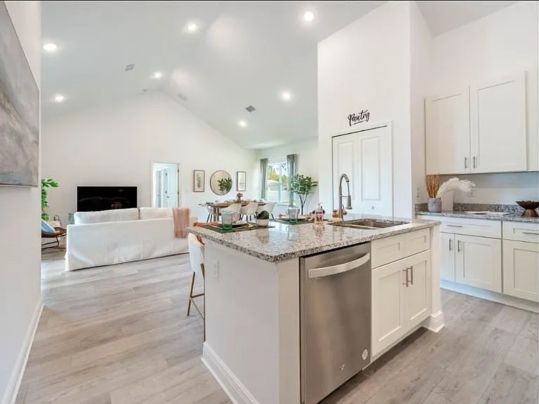16337 SW 17th Terrace Rd — Photo 10