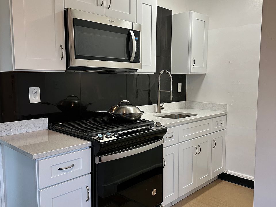 1st image of 323 Main St APT 3
