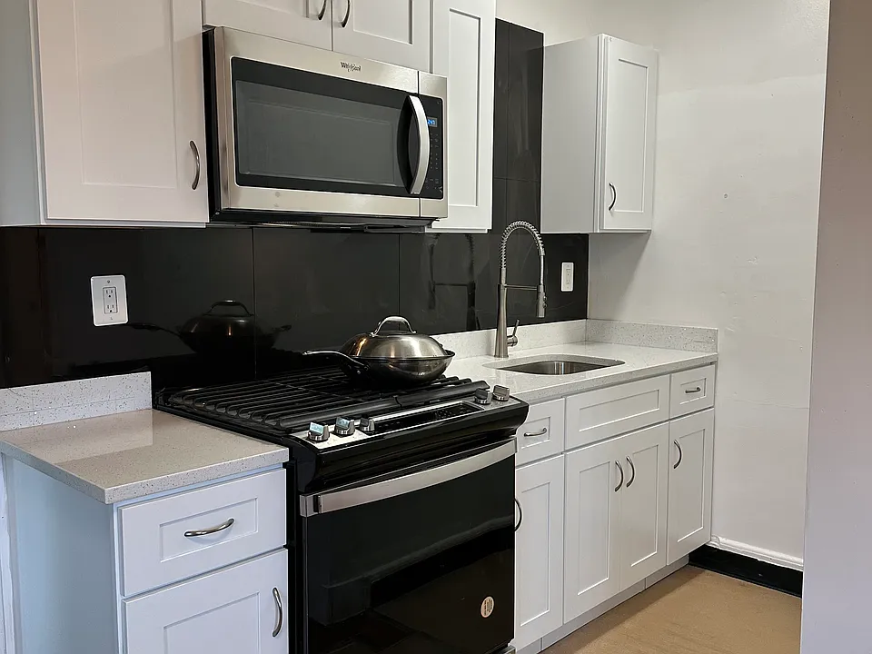 323 Main St #3