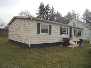 1049 Charles St, Sharon, PA 16146