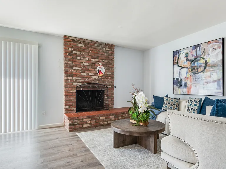 975 Brookside Ave — Photo 8