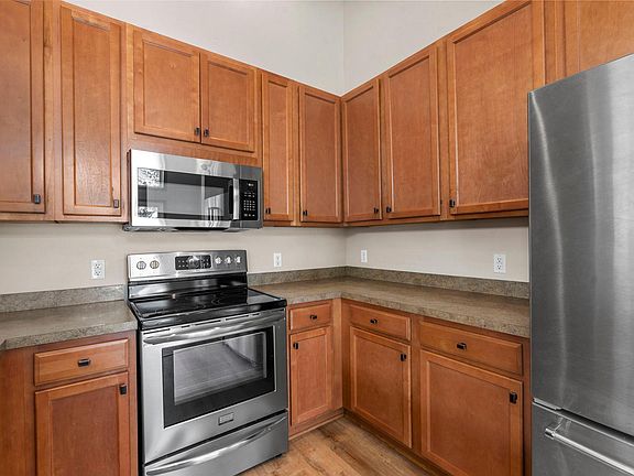 5th image of 15359 Foster Dr N