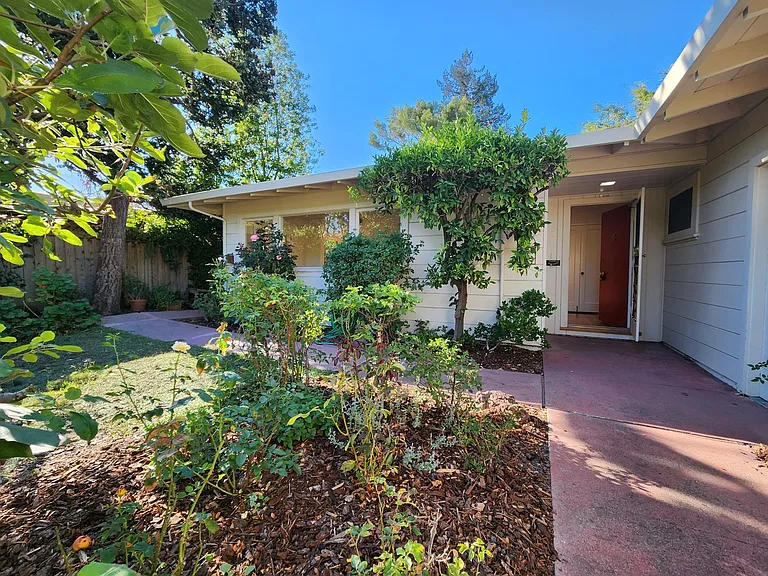 329 Colorado Ave — Photo 2