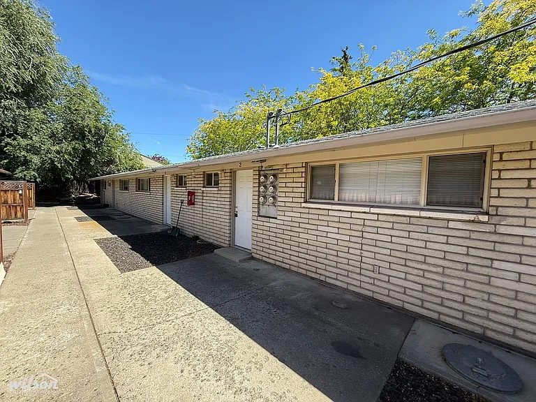 1009 S 41st Ave — Photo 9
