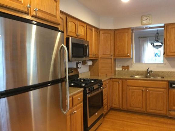 3rd image of 3130 N Windsor Dr