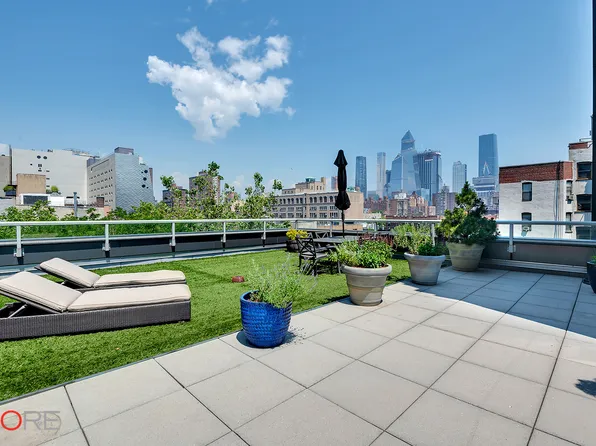 305 West 16th Street image 2 of 14