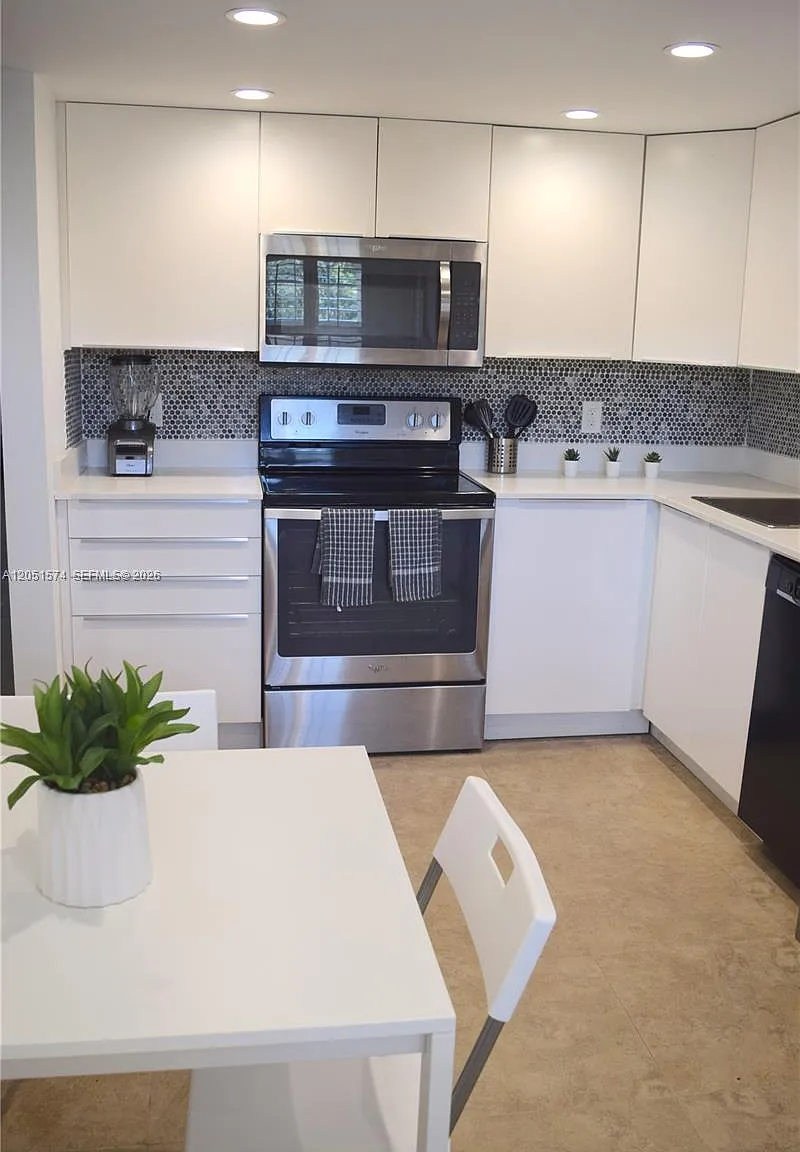 Palm-Aire C C 78a Condo — Photo 1