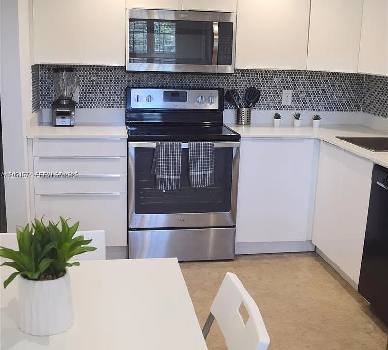 3970 Oaks Clubhouse Dr #306