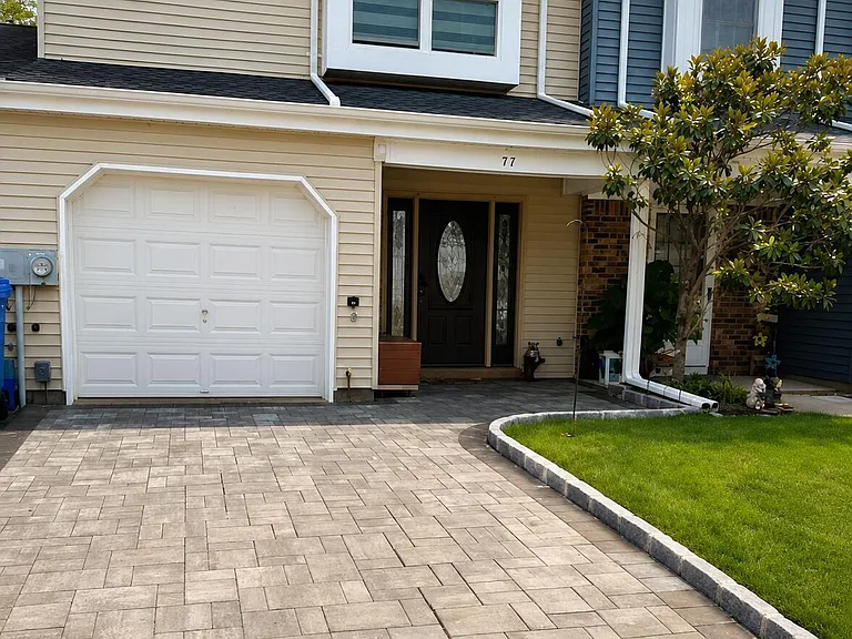 58 Thorne Ln — Photo 2