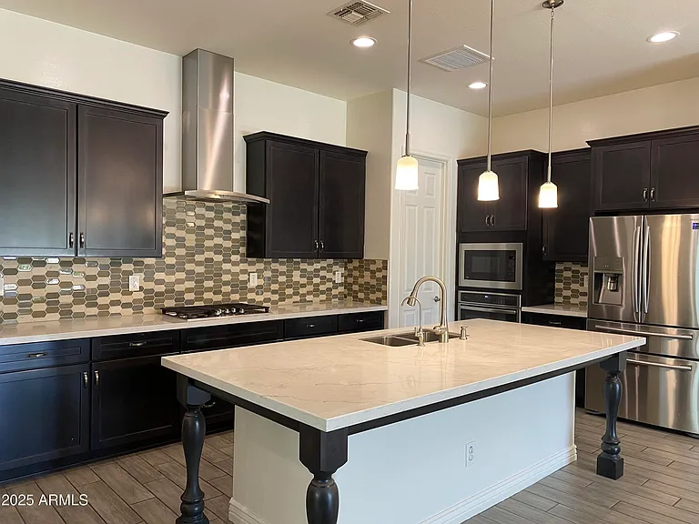 233 W Sandra Ter — Photo 10