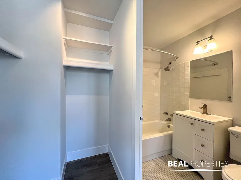 1344 N Dearborn — Photo 27