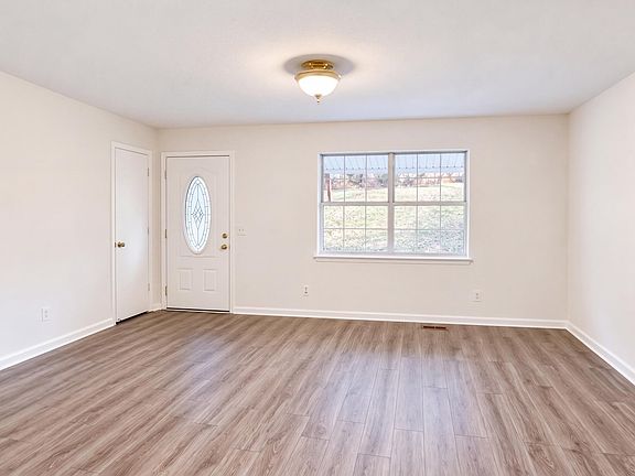3rd image of 643 Akins Rd