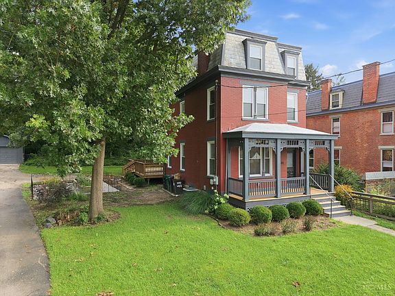 2nd image of 1586 Springlawn Ave