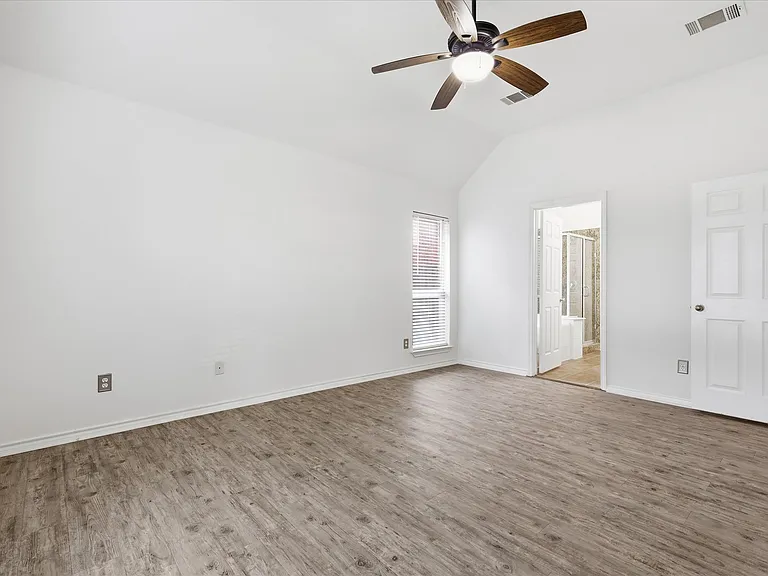 5625 Overland Dr — Photo 29