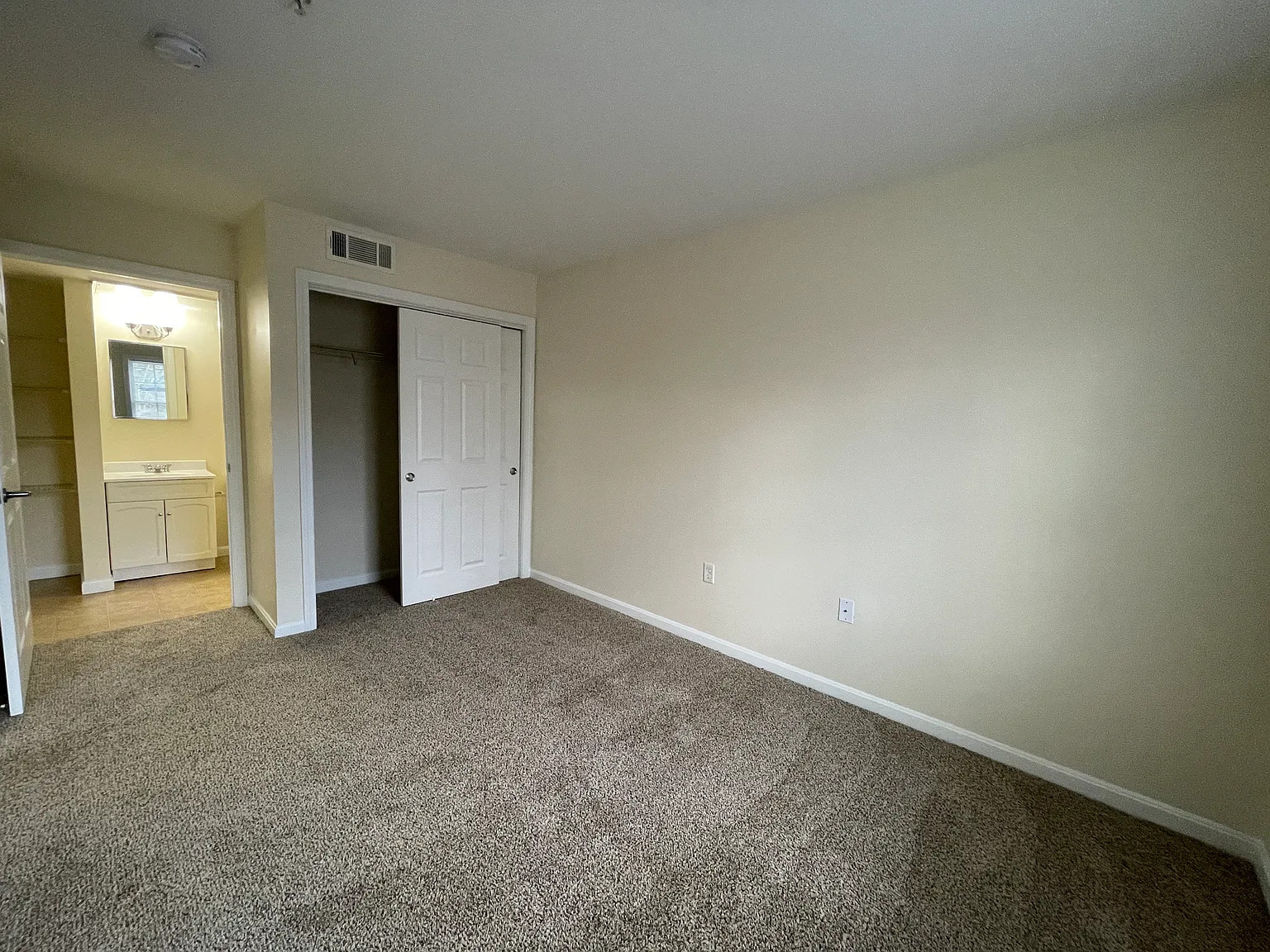 Redstone Apartments — Photo 4