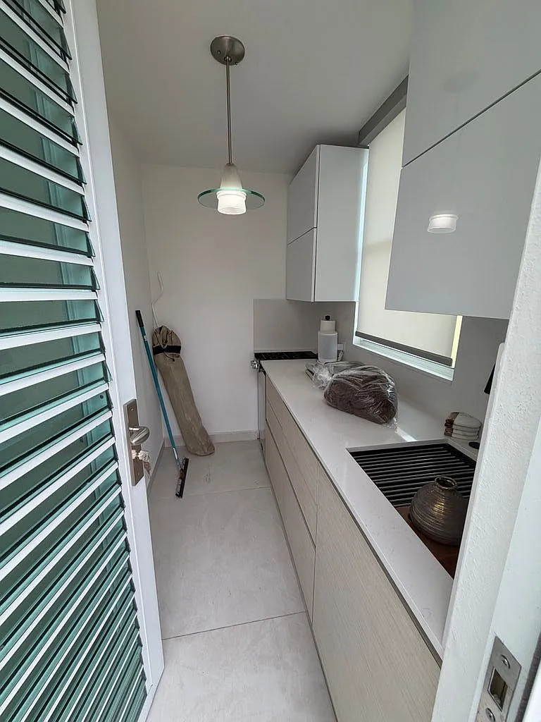 3 bed, 3.0 bath, 1941 sqft, $4,000 — Photo 4