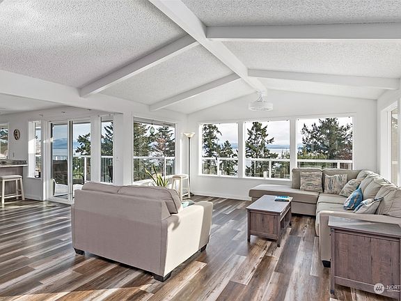 5th image of 2166 Aurora Court