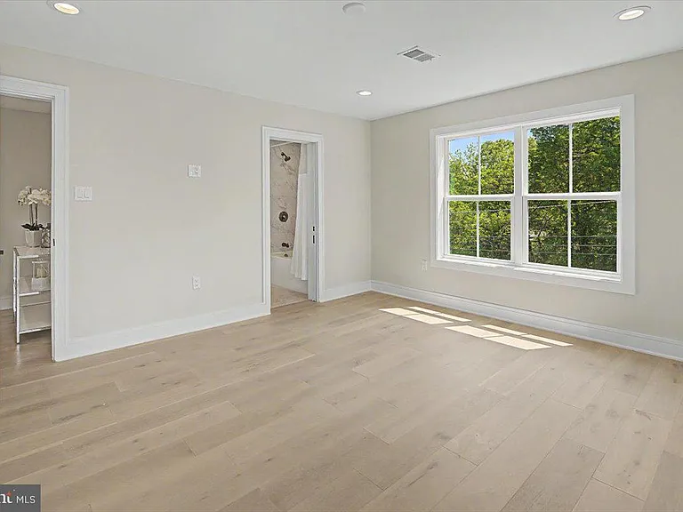 2902 Vista St NE — Photo 57