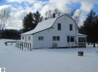 8935 Cherry Ave, Rapid City, MI 49676