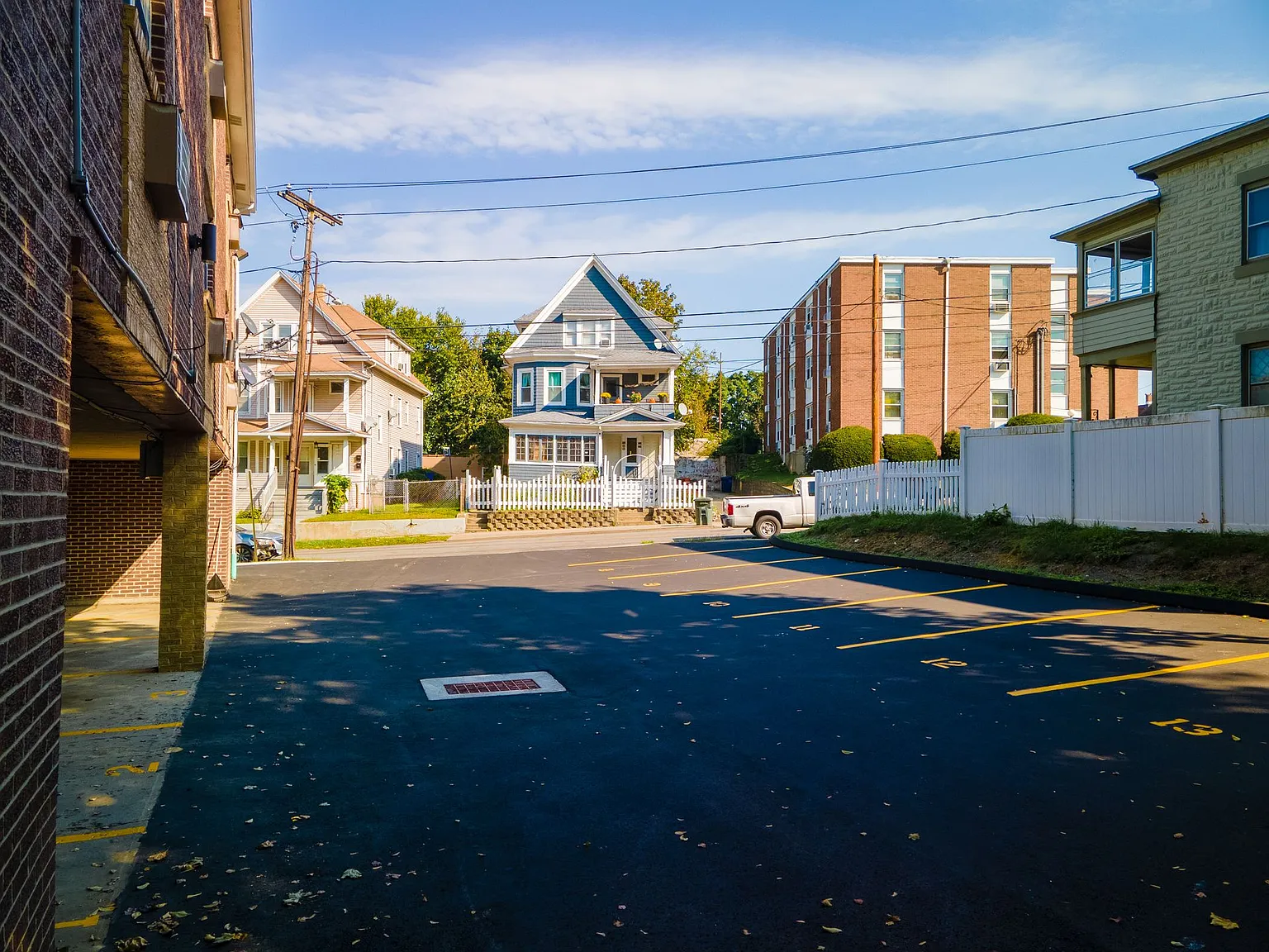 Davis Apartments — Photo 1