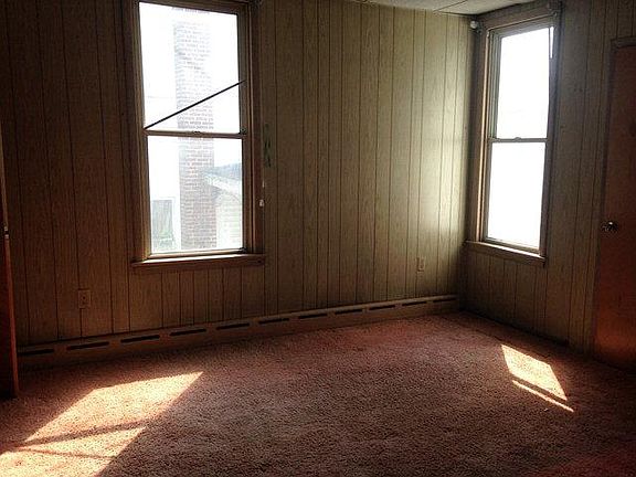 4th image of 109 E Hancock St