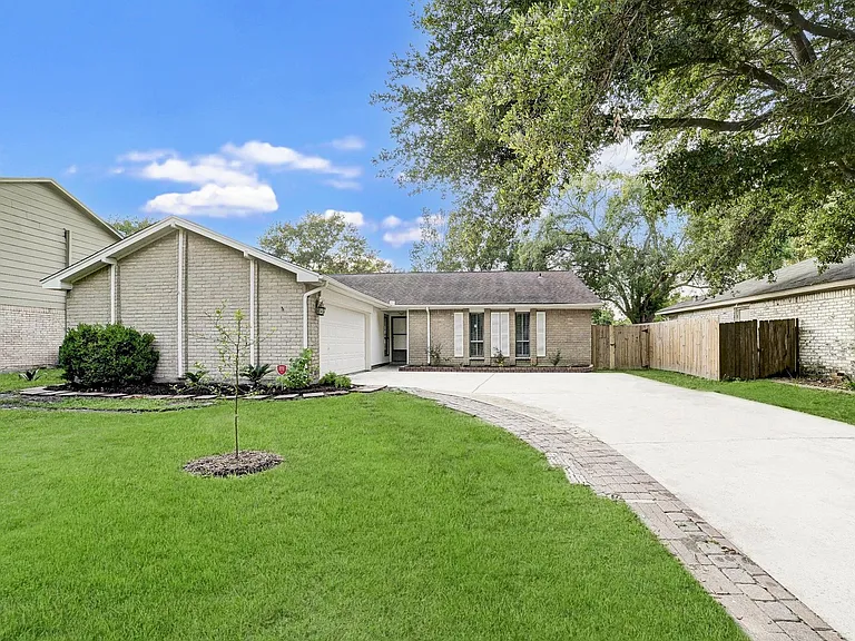 3918 Cypressdale Dr — Photo 3
